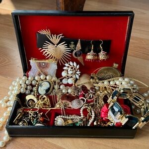 Vintage Estate Gold Jewelry Lot 50 Pcs Trifari Coro Wearable Chain Mixed Y2K